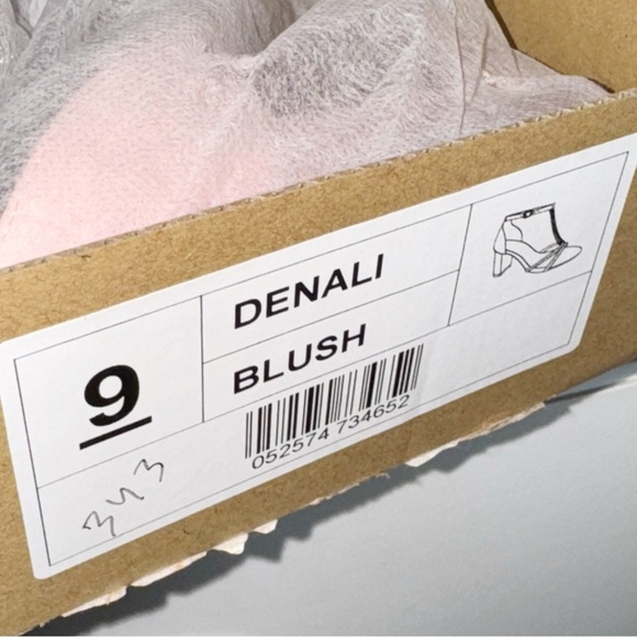 Journee Collection  Womens Denali Blush T-Strap Sandals Heels size 9 Evening - Picture 8 of 11